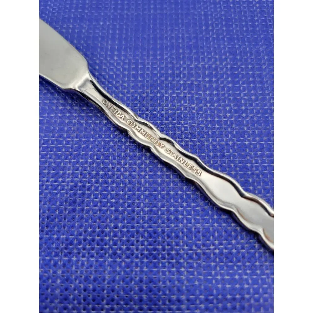Oneida Cello Butter Knives 6 3/8